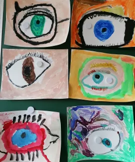 Zusammenstellung verschiedener Bilder von gezeichneten Augen