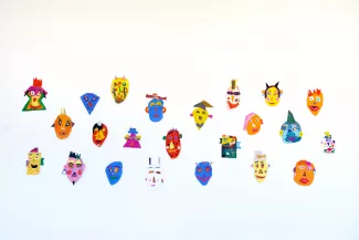 Kunstwerke in einer Ausstellung