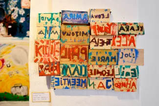 Kunstwerke in einer Ausstellung